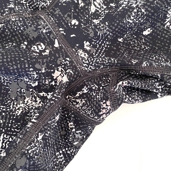 Lululemon Wunder Under Scalloped Hem High-Rise Crop 23" Full-On Luxtreme - Picture 5 of 10